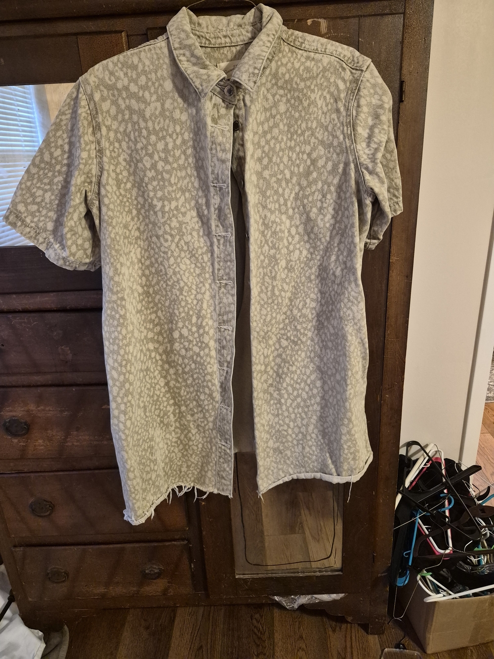 Universal Thread Short Sleeve Mini Dress in Light Gray Leopard Print